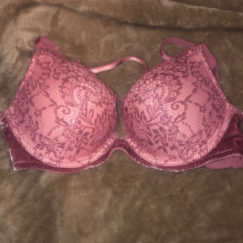 Victoria secrets 32A. Never worn.